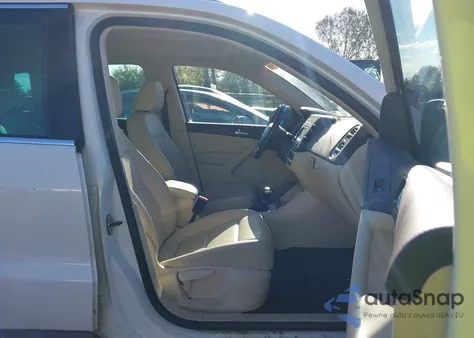 2010 Volkswagen Tiguan Wolfsburg Edition z USA, uszkodzony, nr VIN WVGBV7AX2AW534478